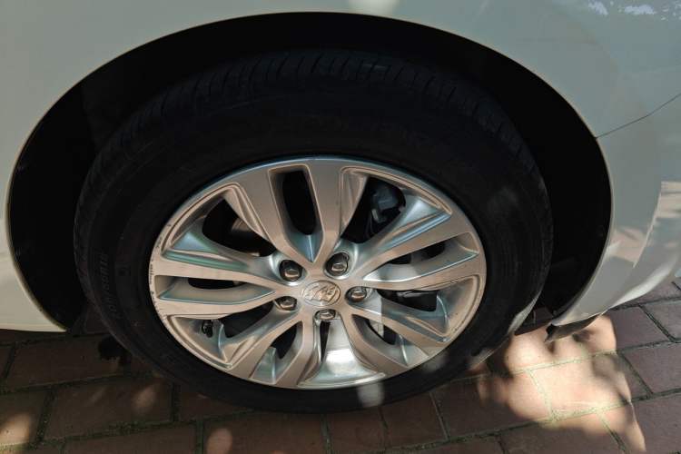 Used Buick GT 2019 15T Dual-Clutch Connected Elite Version China V Standard Right Front Wheel Hub