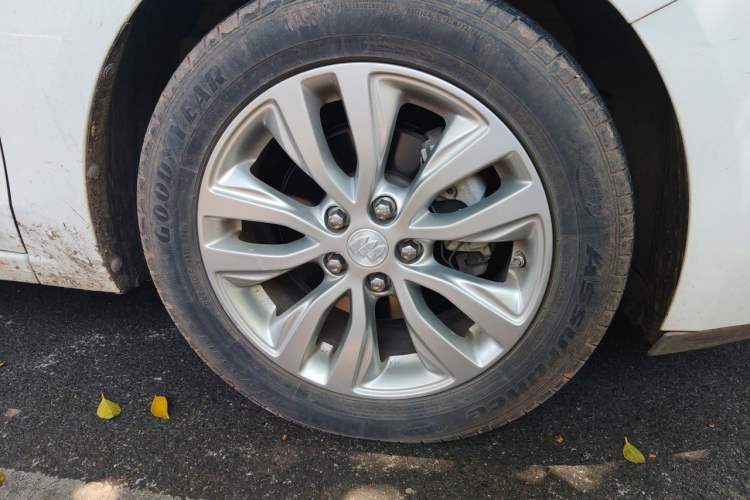 Used Buick GT 2019 15T Dual-Clutch Connected Elite Model China VI Right Front Wheel Hub