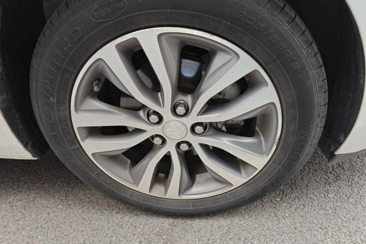 Used Buick GT 2019 18T Automatic Connected Elite Model China V Standard Right Front Wheel Hub
