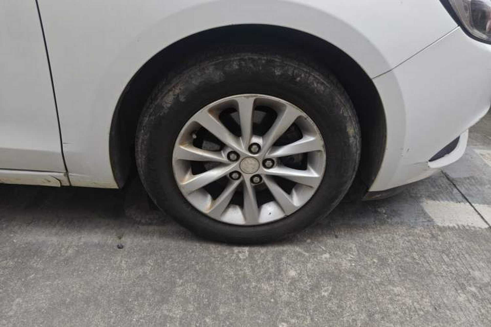 Used Buick GT 2019 15T Dual-Clutch Advanced Version China VI Standard Right Front Wheel Hub