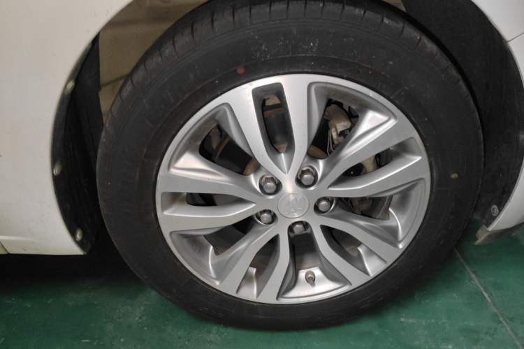 Used Buick GT 2019 18T Automatic Connected Elite Model China V Standard Right Front Wheel Hub