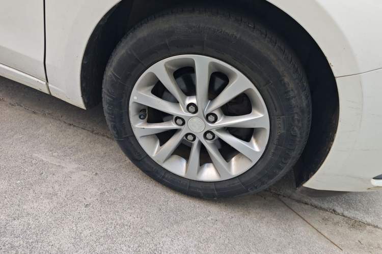 Used Buick GT 2019 15T Dual-Clutch Advanced Version China VI Standard Right Front Wheel Hub