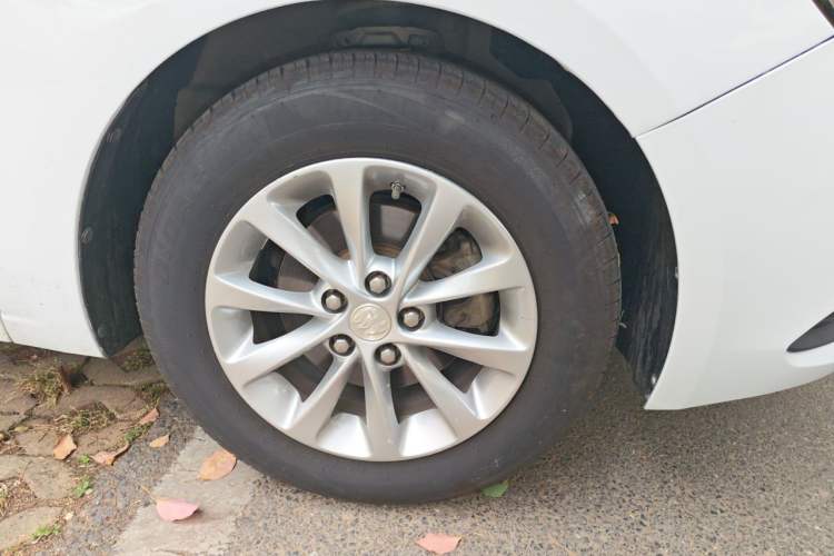 Used Buick GT 2019 15T Dual-Clutch Advanced Version China VI Standard Right Front Wheel Hub