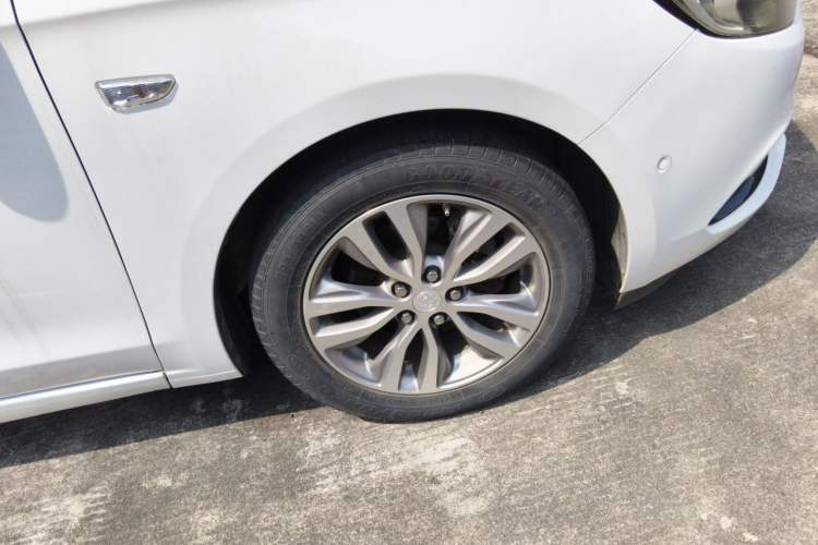 Used Buick GT 2019 18T Automatic Connected Flagship Version China VI Standard Right Front Wheel Hub