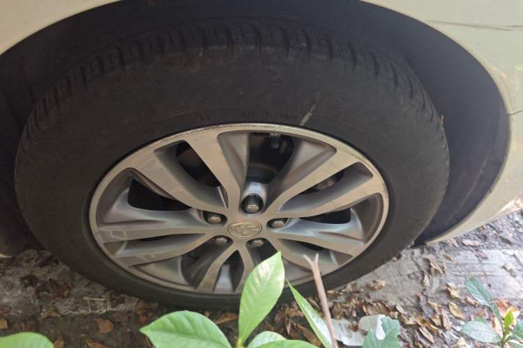 Used Buick GT 2019 18T Automatic Connected Elite Model China V Standard Right Front Wheel Hub