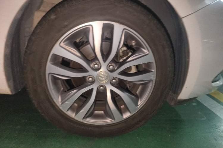 Used Buick GT 2019 18T Automatic Connected Elite Model China V Standard Right Front Wheel Hub