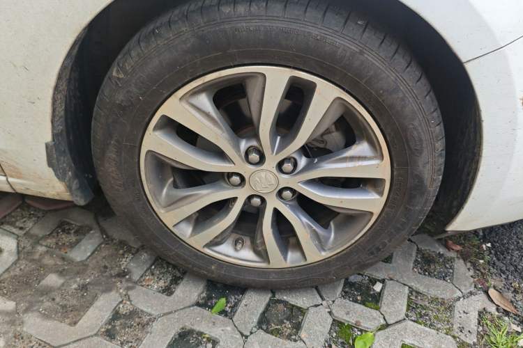 Used Buick GT 2019 18T Automatic Connected Elite Model China V Standard Right Front Wheel Hub