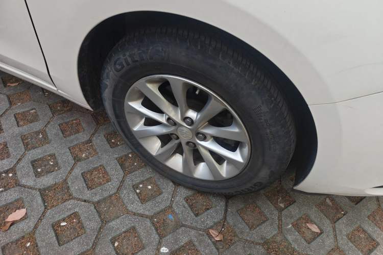 Used Buick GT 2019 15T Dual-Clutch Advanced Version China VI Standard Right Front Wheel Hub