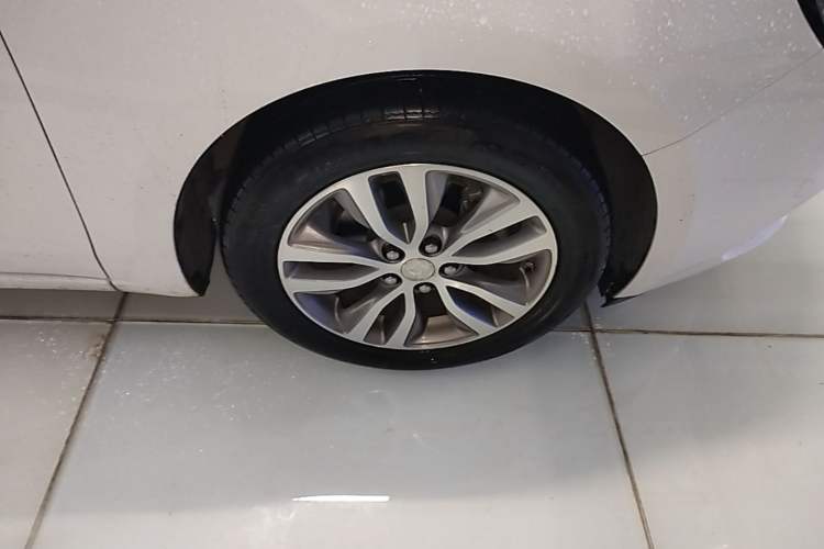 Used Buick GT 2019 18T Automatic Connected Elite Model China VI Standard Right Front Wheel Hub