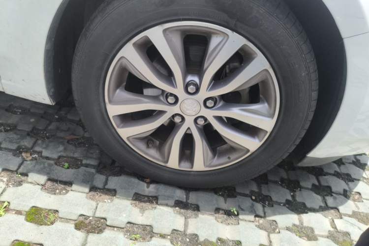 Used Buick GT 2019 18T Automatic Connected Elite Model China VI Standard Right Front Wheel Hub