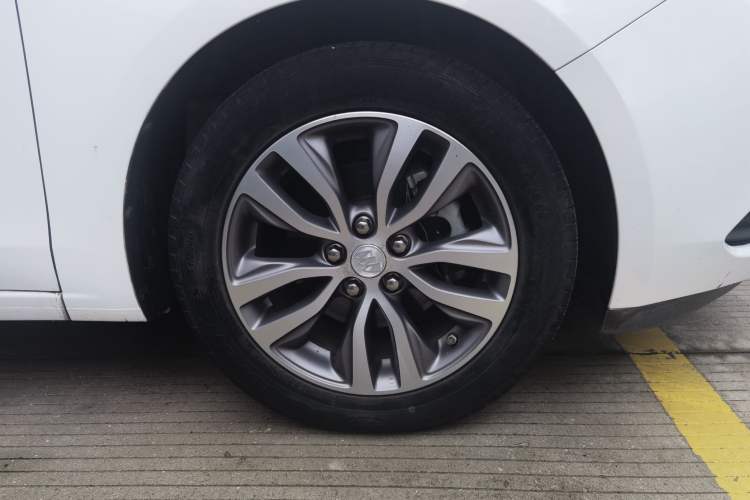 Used Buick GT 2019 18T Automatic Connected Elite Model China VI Standard Right Front Wheel Hub