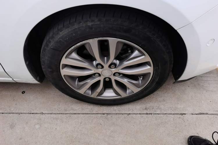 Used Buick GT 2019 18T Automatic Connected Flagship Version China VI Standard Right Front Wheel Hub