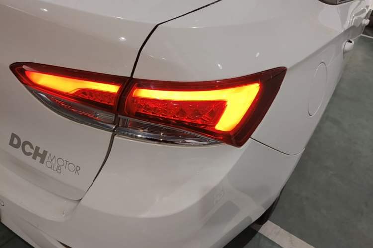 Used Buick GT 2019 15T Dual-Clutch Connected Elite Version China V Standard Right Rear Taillight