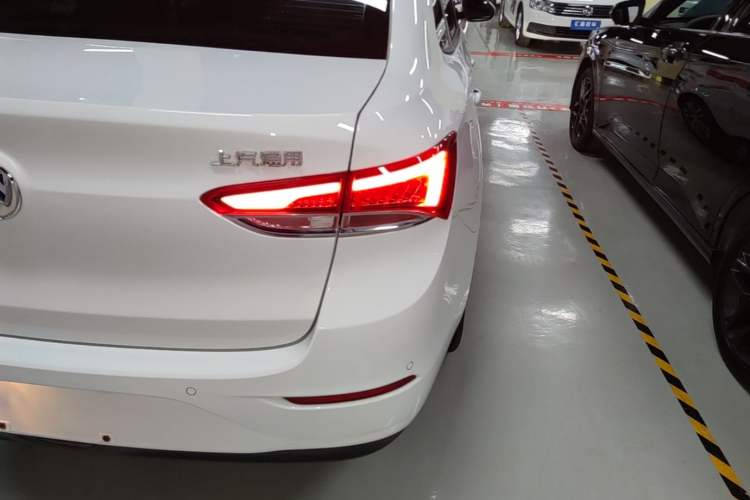 Used Buick GT 2019 18T Automatic Connected Elite Model China VI Standard Right Rear Taillight