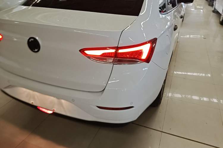 Used Buick GT 2019 18T Automatic Connected Elite Model China VI Standard Right Rear Taillight
