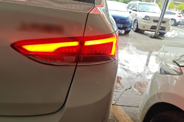 Used Buick GT 2019 18T Automatic Connected Elite Model China VI Standard Right Rear Taillight
