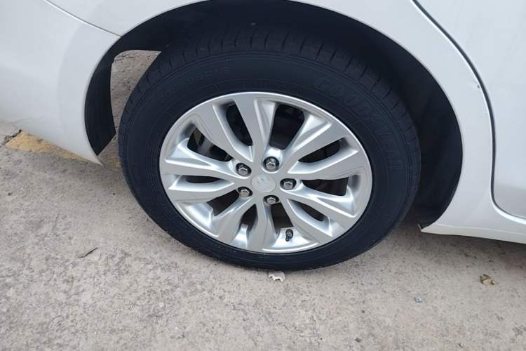 Used Buick GT 2019 15T Dual-Clutch Connected Elite Version China V Standard Right Rear Wheel Hub