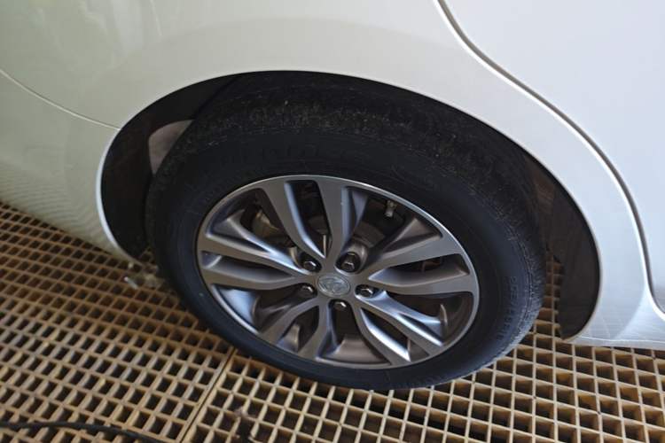 Used Buick GT 2019 18T Automatic Connected Elite Model China VI Standard Right Rear Wheel Hub