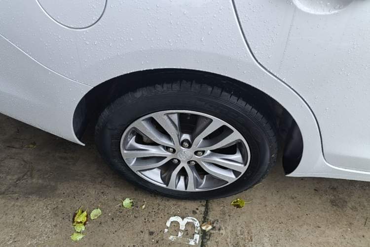 Used Buick GT 2019 18T Automatic Connected Elite Model China VI Standard Right Rear Wheel Hub
