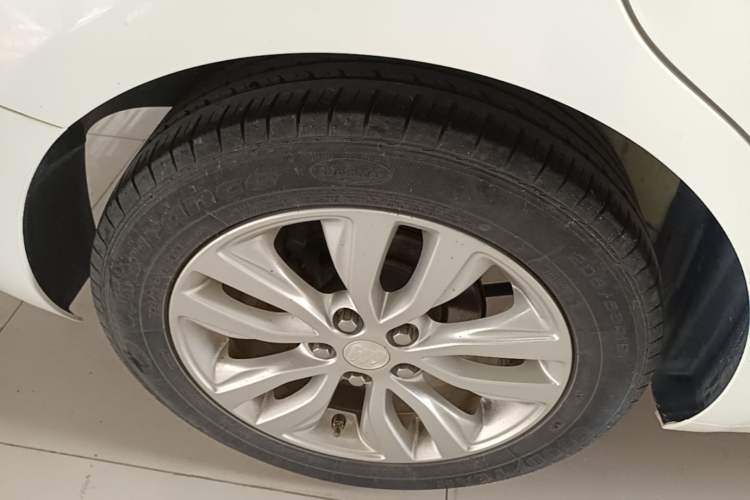 Used Buick GT 2019 15T Dual-Clutch Connected Elite Model China VI Right Rear Wheel Hub