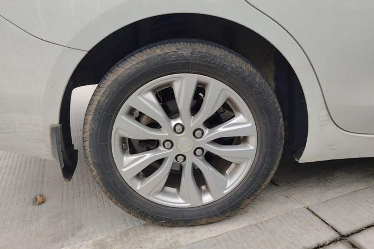 Used Buick GT 2019 15T Dual-Clutch Connected Elite Model China VI Right Rear Wheel Hub