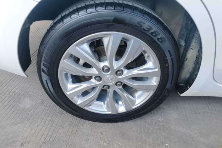 Used Buick GT 2019 15T Dual-Clutch Connected Elite Model China VI Right Rear Wheel Hub