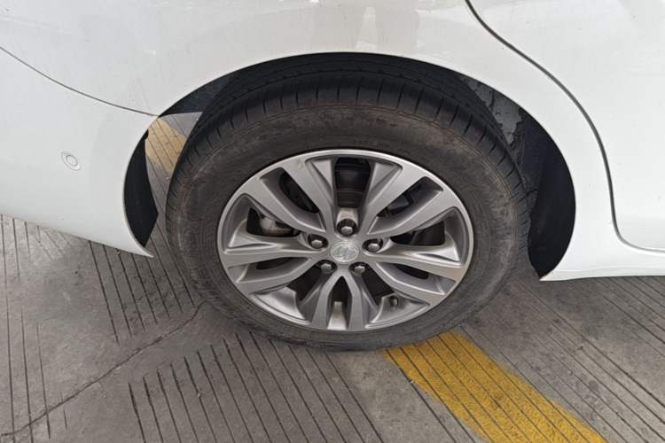 Used Buick GT 2019 18T Automatic Connected Flagship Version China V Standard Right Rear Wheel Hub