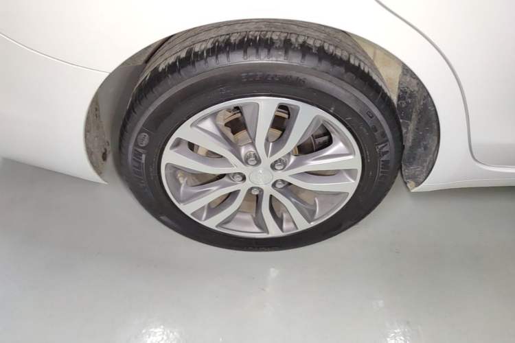 Used Buick GT 2019 18T Automatic Connected Elite Model China VI Standard Right Rear Wheel Hub