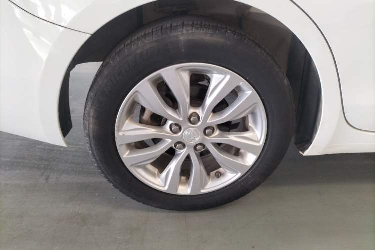 Used Buick GT 2019 15T Dual-Clutch Connected Elite Model China VI Right Rear Wheel Hub