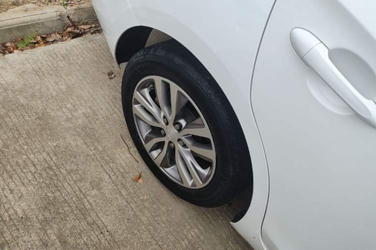 Used Buick GT 2019 18T Automatic Connected Elite Model China VI Standard Right Rear Wheel Hub