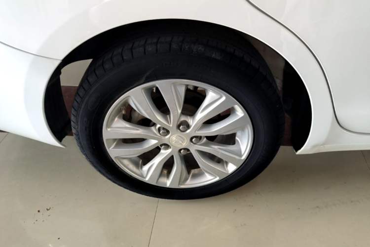 Used Buick GT 2019 15T Dual-Clutch Connected Elite Model China VI Right Rear Wheel Hub