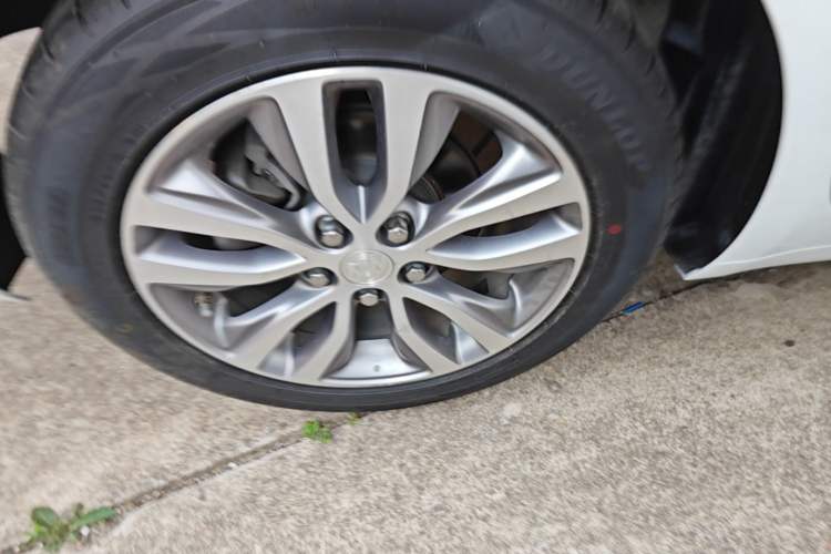 Used Buick GT 2019 18T Automatic Connected Elite Model China VI Standard Right Rear Wheel Hub