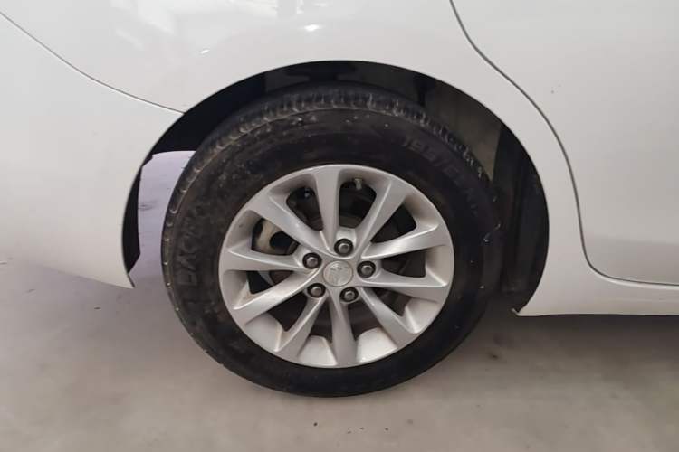 Used Buick GT 2019 15T Dual-Clutch Advanced Version China VI Standard Right Rear Wheel Hub