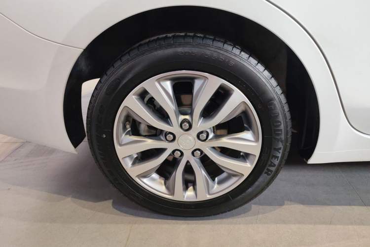 Used Buick GT 2019 18T Automatic Connected Elite Model China VI Standard Right Rear Wheel Hub