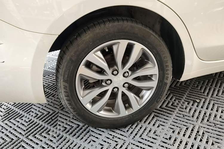 Used Buick GT 2019 18T Automatic Connected Elite Model China VI Standard Right Rear Wheel Hub