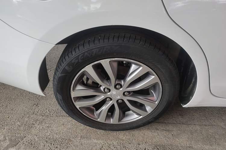 Used Buick GT 2019 18T Automatic Connected Elite Model China VI Standard Right Rear Wheel Hub