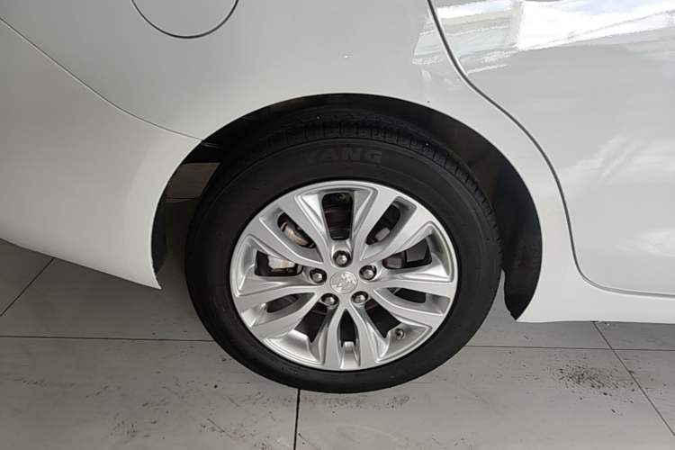 Used Buick GT 2019 15T Dual-Clutch Connected Elite Version China V Standard Right Rear Wheel Hub