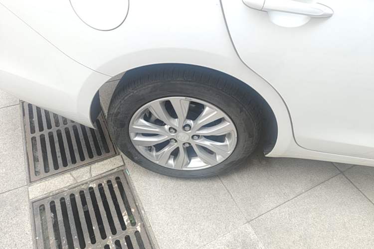 Used Buick GT 2019 15T Dual-Clutch Connected Elite Model China VI Right Rear Wheel Hub