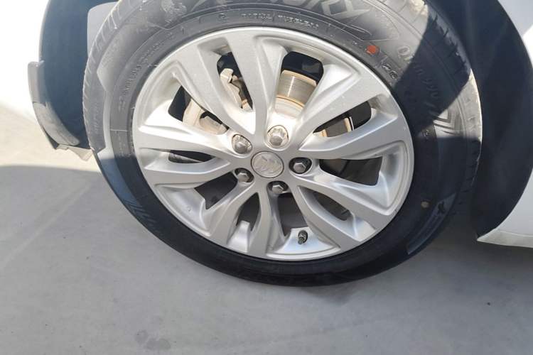 Used Buick GT 2019 15T Dual-Clutch Connected Elite Model China VI Right Rear Wheel Hub
