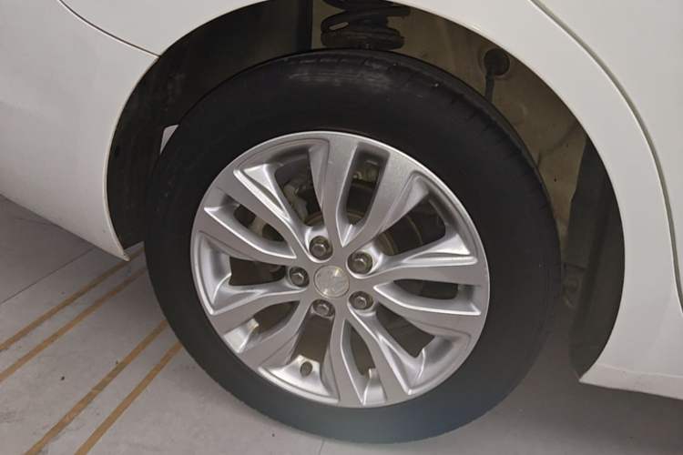 Used Buick GT 2019 15T Dual-Clutch Connected Elite Model China VI Right Rear Wheel Hub