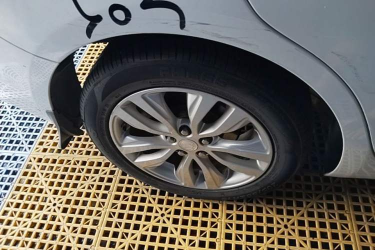 Used Buick GT 2019 15T Dual-Clutch Connected Elite Version China V Standard Right Rear Wheel Hub