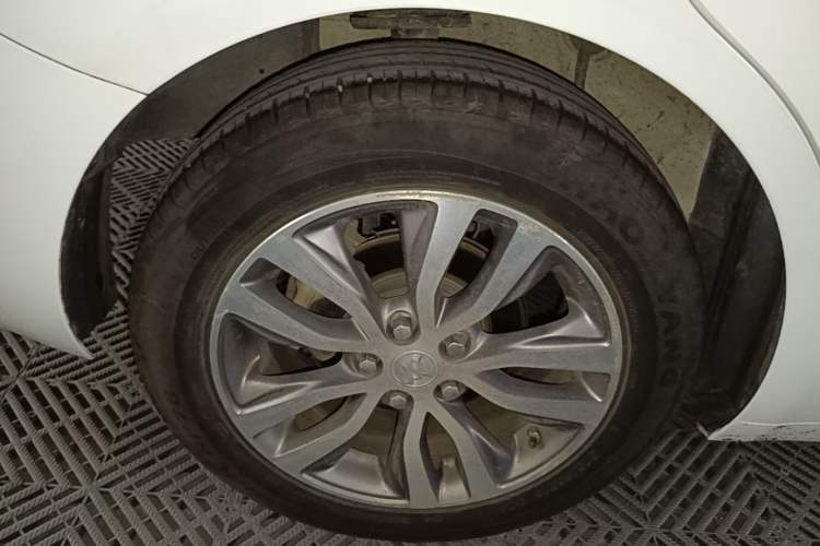 Used Buick GT 2019 18T Automatic Connected Elite Model China VI Standard Right Rear Wheel Hub