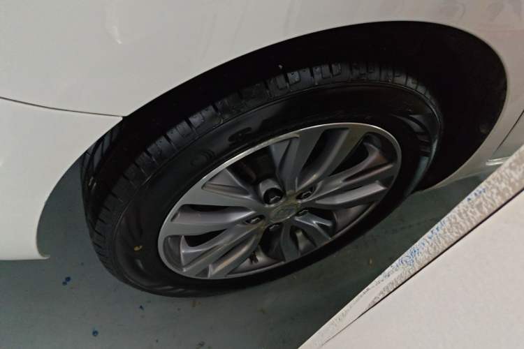 Used Buick GT 2019 18T Automatic Connected Elite Model China VI Standard Right Rear Wheel Hub