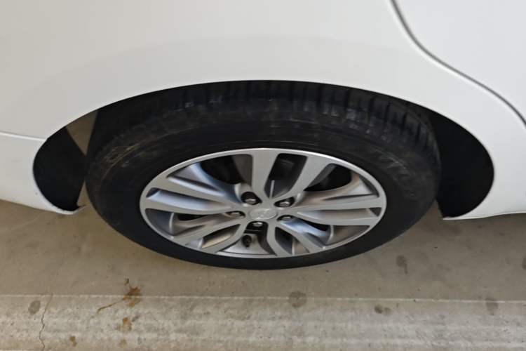 Used Buick GT 2019 18T Automatic Connected Elite Model China VI Standard Right Rear Wheel Hub