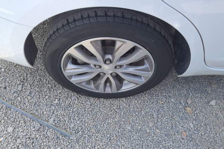 Used Buick GT 2019 18T Automatic Connected Elite Model China VI Standard Right Rear Wheel Hub