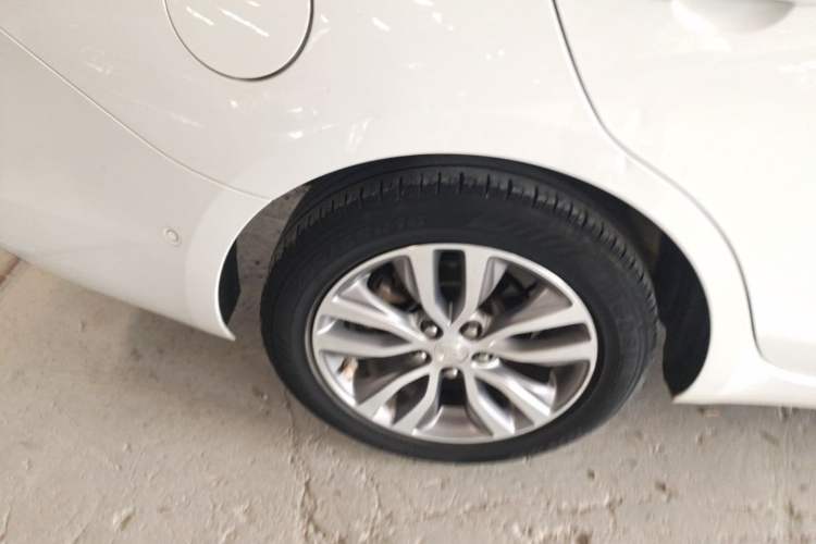 Used Buick GT 2019 18T Automatic Connected Elite Model China V Standard Right Rear Wheel Hub