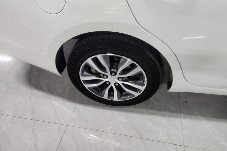 Used Buick GT 2019 18T Automatic Connected Flagship Version China V Standard Right Rear Wheel Hub