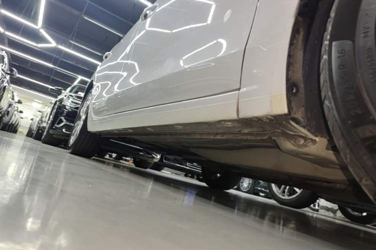 Used Buick GT 2019 18T Automatic Connected Elite Model China VI Standard Right Side Sill