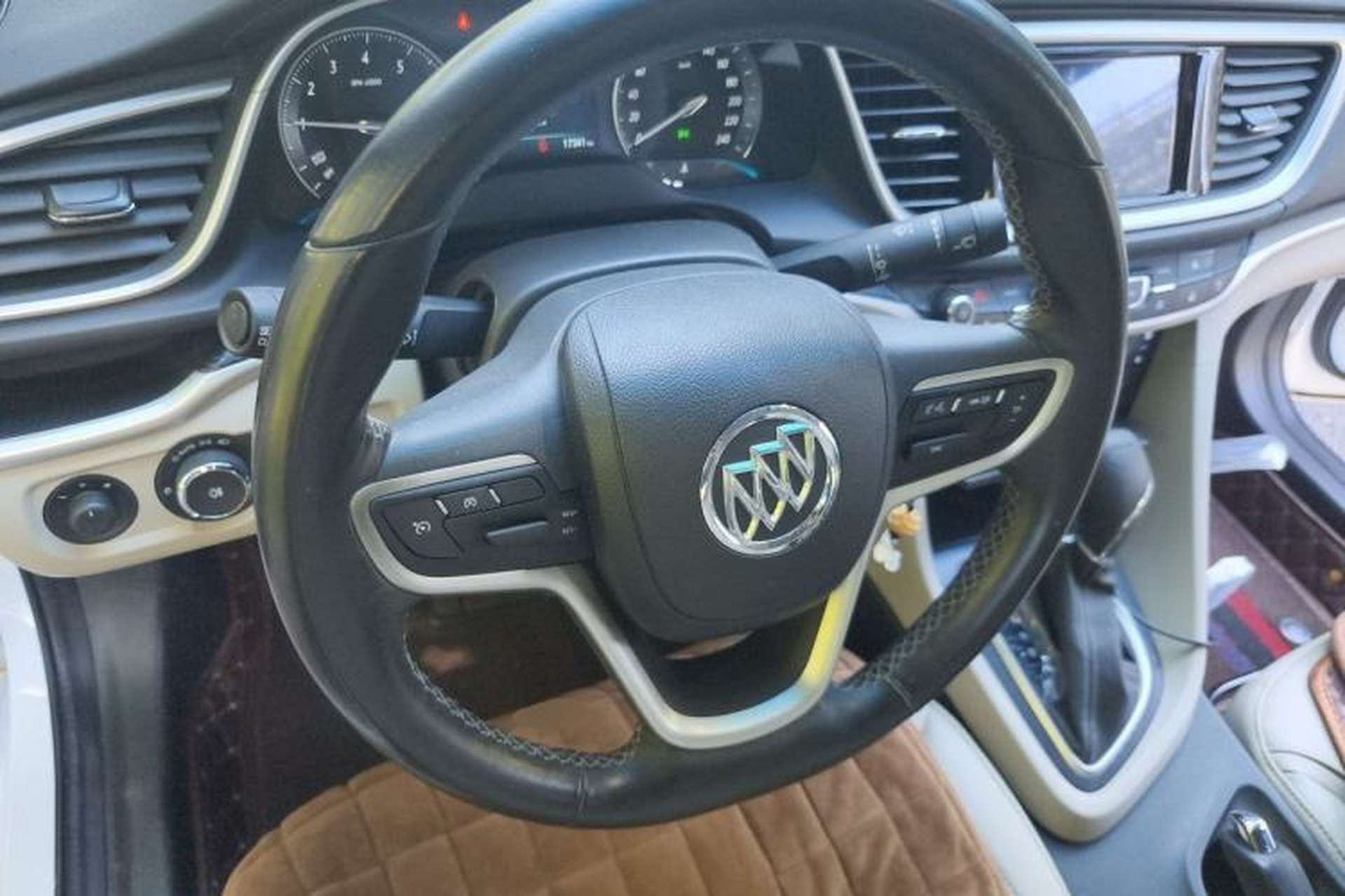 Used Buick GT 2019 15T Dual-Clutch Connected Elite Model China VI Steering Wheel