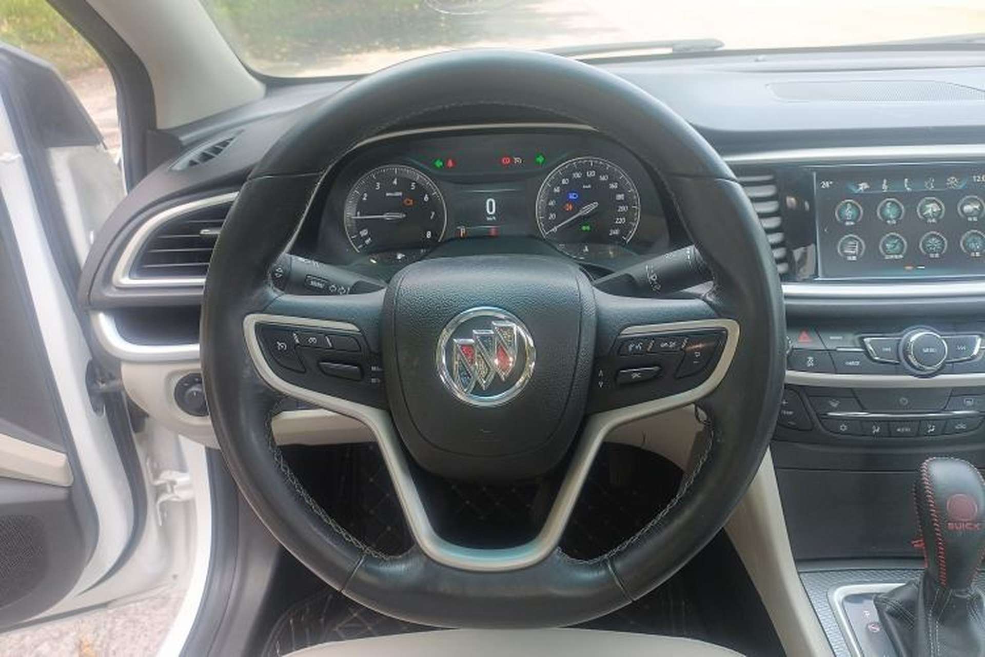 Used Buick GT 2019 15T Dual-Clutch Connected Elite Model China VI Steering Wheel